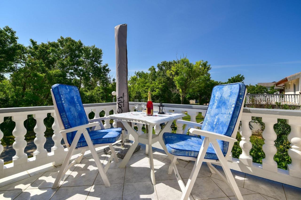 Apartments Rote Rosen Нин Екстериор снимка