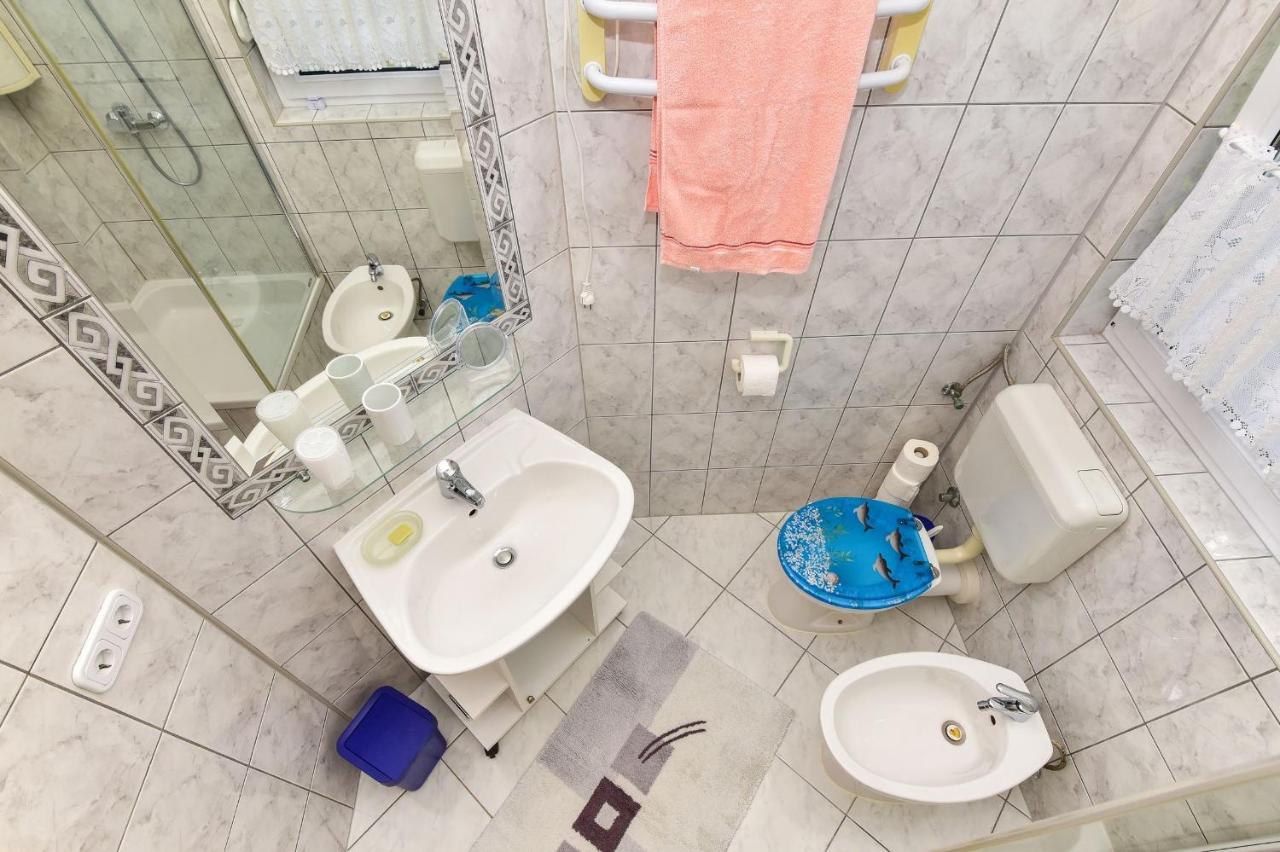 Apartments Rote Rosen Нин Екстериор снимка